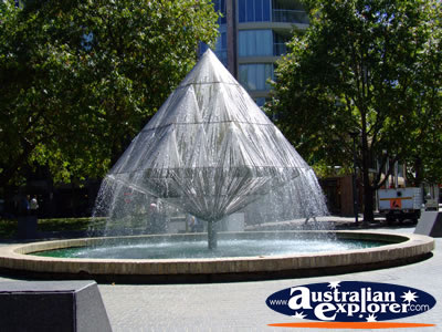 Canberra fountain . . . VIEW ALL CANBERRA PHOTOGRAPHS