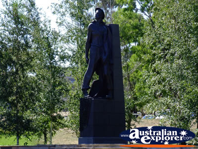 Australian War Memorial Soldier Statue . . . CLICK TO VIEW ALL AUSTRALIAN WAR MEMORIAL - MUSEUM POSTCARDS