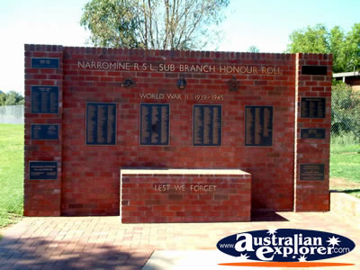 Narromine Memorial Wall . . . CLICK TO VIEW ALL NARROMINE POSTCARDS