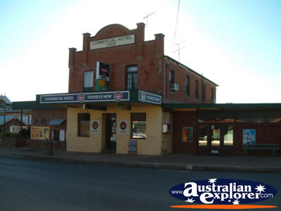 Warialda Commercial Hotel . . . CLICK TO VIEW ALL WARIALDA POSTCARDS