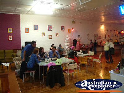 People dining at Coolamo Willos Rock n Roll Diner . . . CLICK TO VIEW ALL COOLAMON POSTCARDS