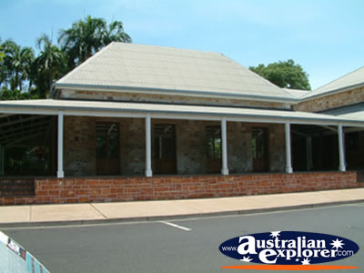 Old Courthouse in Darwin . . . CLICK TO VIEW ALL DARWIN POSTCARDS