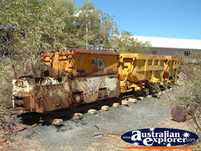 Tennant Creek Battery Hill Old Machinery . . . CLICK TO VIEW ALL TENNANT CREEK POSTCARDS