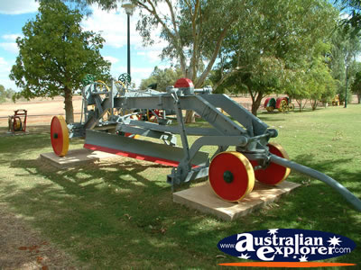Vintage Machinery at Isisford Park . . . CLICK TO VIEW ALL ISISFORD POSTCARDS