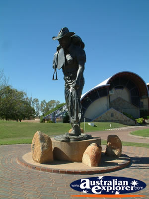Longreach Stockmans Hall of Fame Statue . . . CLICK TO VIEW ALL LONGREACH POSTCARDS