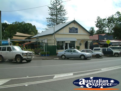 Maleny Street and Cars . . . CLICK TO VIEW ALL MALENY POSTCARDS