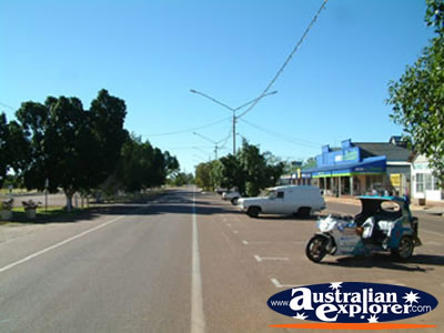 Cars Parked on Barcaldine Street . . . CLICK TO VIEW ALL BARCALDINE POSTCARDS