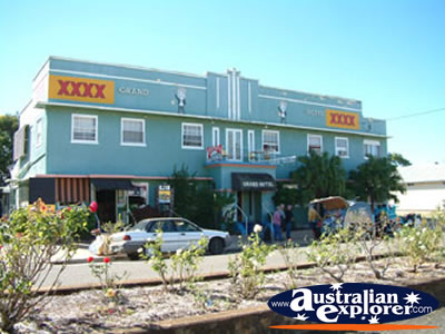 Biggenden Grand Hotel . . . CLICK TO VIEW ALL BIGGENDEN POSTCARDS