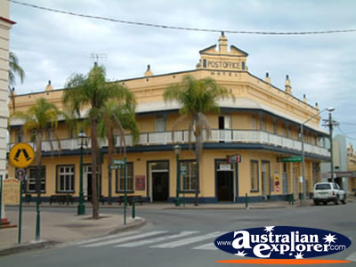 Maryborough Post Office Hotel . . . CLICK TO VIEW ALL MARYBOROUGH POSTCARDS