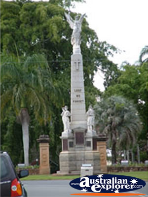 Maryborough War Memorial . . . CLICK TO VIEW ALL MARYBOROUGH POSTCARDS