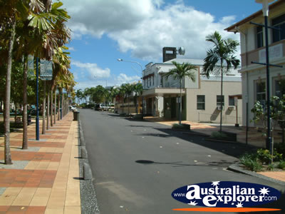 View Town Innisfail Street . . . CLICK TO VIEW ALL INNISFAIL POSTCARDS