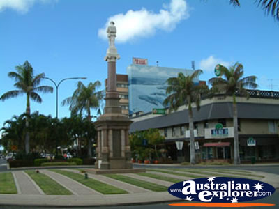 Bundaberg War Memorial . . . CLICK TO VIEW ALL BUNDABERG POSTCARDS
