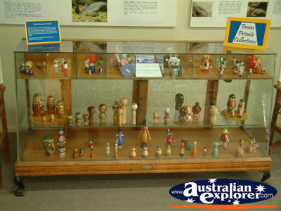 Surat Cobb & Co Changing Station Figurine Display . . . CLICK TO VIEW ALL SURAT POSTCARDS