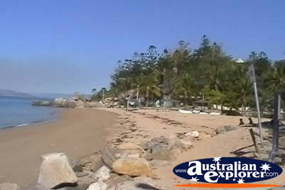 Magnetic Island Picnic Bay . . . VIEW ALL MAGNETIC ISLAND (BAYS) PHOTOGRAPHS