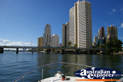 Broadwater Accommodation . . . CLICK TO VIEW ALL SURFERS PARADISE POSTCARDS