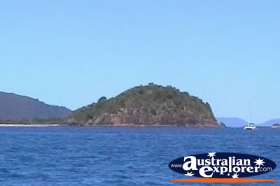 Whitsundays . . . CLICK TO VIEW ALL WHITSUNDAYS POSTCARDS