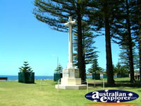 Victor Harbour Monument . . . CLICK TO ENLARGE