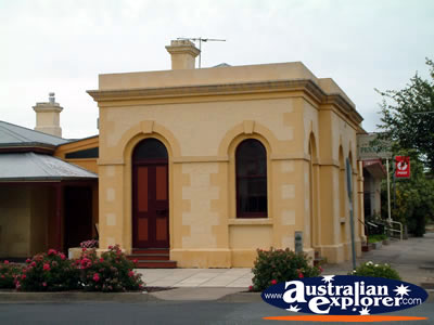 Penola Old Building . . . CLICK TO VIEW ALL PENOLA POSTCARDS