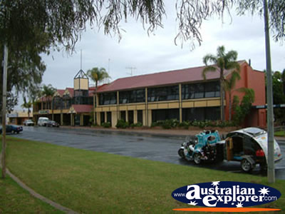 Berri Hotel . . . CLICK TO VIEW ALL BERRI POSTCARDS