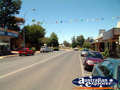 Cars on a Berri Street . . . CLICK TO VIEW ALL BERRI POSTCARDS
