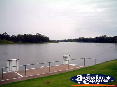 Renmark Murray River . . . CLICK TO VIEW ALL RENMARK POSTCARDS