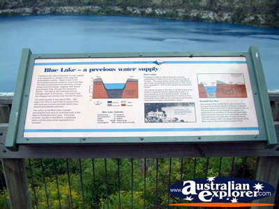 Mount Gambier Building . . . CLICK TO VIEW ALL MOUNT GAMBIER POSTCARDS
