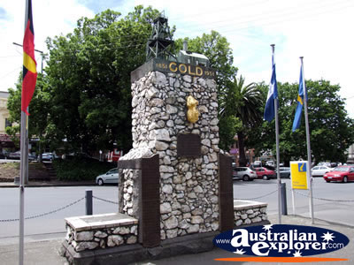 Ballarat Monument . . . CLICK TO VIEW ALL BALLARAT POSTCARDS