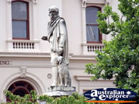 Ballarat Statue . . . CLICK TO ENLARGE