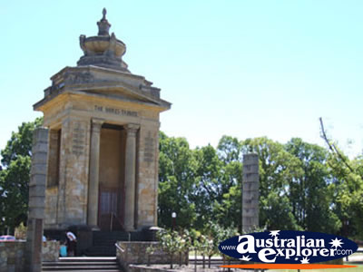 Colac Memorial . . . CLICK TO VIEW ALL COLAC POSTCARDS