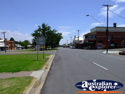 Avoca Main Street . . . VIEW ALL AVOCA PHOTOGRAPHS