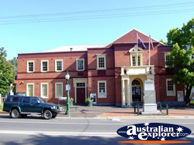 Healesville Memorial Hall . . . CLICK TO VIEW ALL HEALESVILLE POSTCARDS
