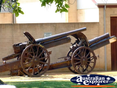 Castlemaine Old Guns . . . VIEW ALL CASTLEMAINE PHOTOGRAPHS