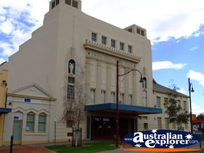 Swan Hill Town Hall . . . CLICK TO VIEW ALL SWAN HILL POSTCARDS