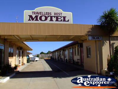Bairnsdale Travellers Rest Motel . . . VIEW ALL BAIRNSDALE PHOTOGRAPHS