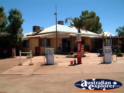 Paynes Find Petrol Station . . . CLICK TO VIEW ALL PAYNES FIND POSTCARDS