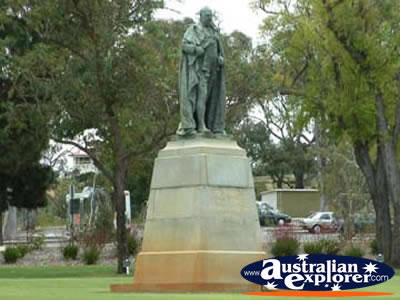 Monument in Perth . . . VIEW ALL PERTH (BUILDINGS) PHOTOGRAPHS
