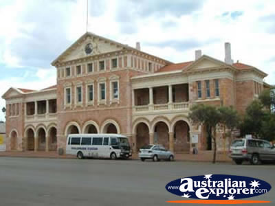Old Building in Coolgardie . . . CLICK TO VIEW ALL COOLGARDIE POSTCARDS