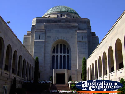 Australian War Memorial Building . . . CLICK TO VIEW ALL AUSTRALIAN WAR MEMORIAL POSTCARDS