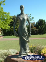 Griffith Ladies Memorial Statue . . . CLICK TO ENLARGE