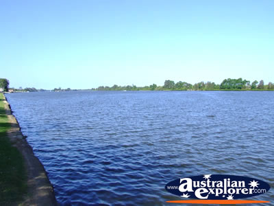 Taree Water . . . CLICK TO VIEW ALL TAREE POSTCARDS