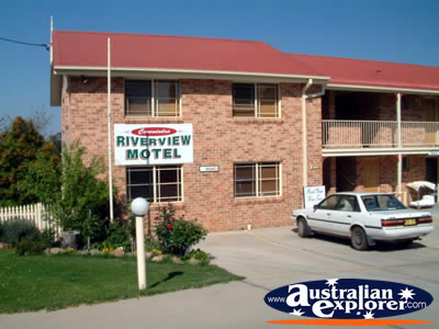Canowindra Riverview Motel . . . CLICK TO VIEW ALL CANOWINDRA POSTCARDS