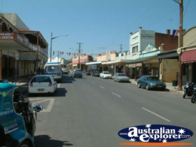 Canowindra Main St . . . CLICK TO VIEW ALL CANOWINDRA POSTCARDS