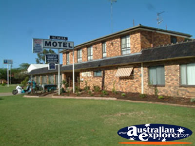 Griffith Acacia Motel . . . CLICK TO VIEW ALL GRIFFITH POSTCARDS
