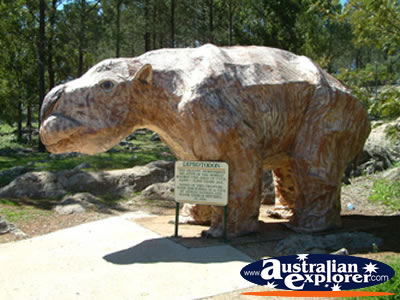 Wellington Caves Diprotodon . . . CLICK TO VIEW ALL WELLINGTON CAVES POSTCARDS