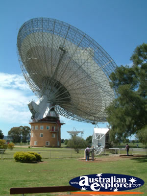 Large Telescope in Parkes . . . CLICK TO VIEW ALL PARKES POSTCARDS