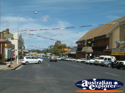 Parkes Main Street . . . CLICK TO VIEW ALL PARKES POSTCARDS
