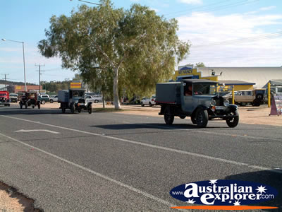 Alice Springs Transport Hall of Fame Parade . . . CLICK TO VIEW ALL ALICE SPRINGS POSTCARDS