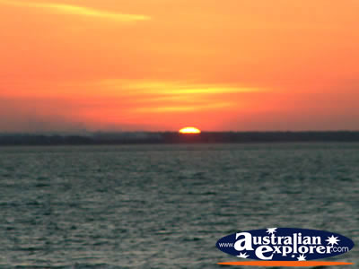 Sun setting on Mindil Beach in Darwin . . . CLICK TO VIEW ALL DARWIN POSTCARDS