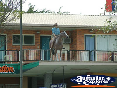 Ingham Statue on Motel Balcony . . . CLICK TO VIEW ALL INGHAM POSTCARDS