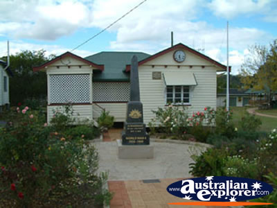 Eidsvold War Memorial . . . CLICK TO VIEW ALL EIDSVOLD POSTCARDS